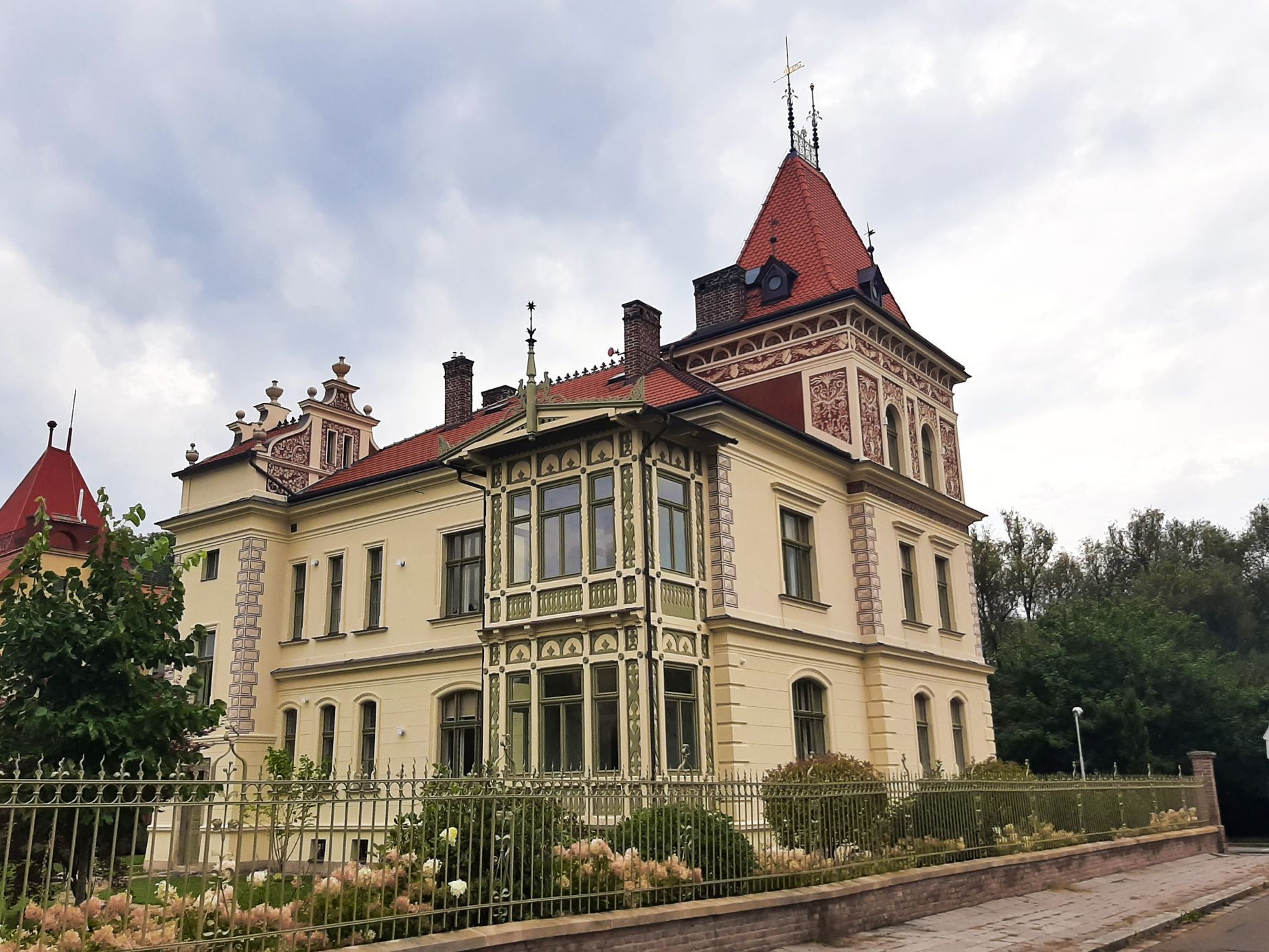 Hradec Králové, Orlické nábřeží, vily