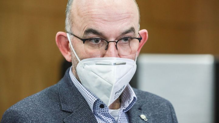 Ministr Blatný podle České televize do 14 dnů skončí. Zdravotnictví může vést Babiš
