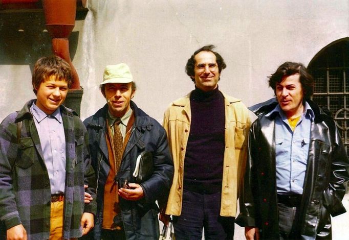 Budoucí novinář Michal Klíma, kantor Staronové synagogy Mikuláš Roth, spisovatel Philip Roth a Karol Sidon, 1973.