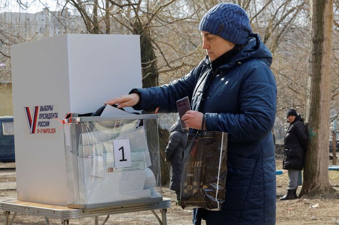 V okupovaných oblastech začaly ruské volby předčasně.