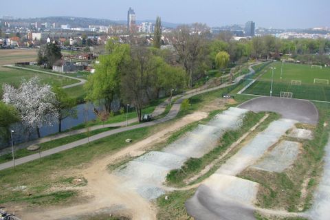 Sportovní areál Hněvkovského v Brně