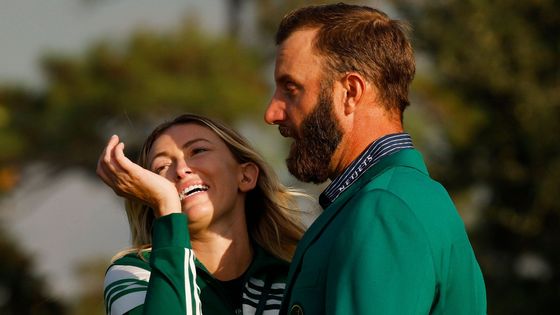 Dustin Johnson se svou Paulinou po triumfu na Masters