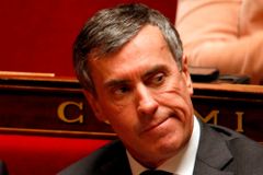 Francouzský ministr čelí podezření z praní peněz