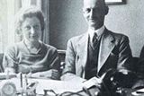 12. 1. - Miep Giesová, poslední známá Anny Frankové - 
V Nizozemsku zemřela Miep Giesová. Žena, která se pokoušela zachránit rodinu Anne Frankové. A zachránila alespoň Annin deník. 
Jak uvádí německý týdeník Spiegel, Giesová zemřela měsíc před tím, než završila 101. narozeniny. 
Giesová se během druhé světové války starala o židovskou rodinu, která se ukrývala v jednom z amsterdamských domů. Ačkoli tím riskovala vlastní život, donášela ukryté rodině potraviny a knihy. 
Na snímku je Hermine (Miep) Gies-Santrouschitzová v kanceláři s Otto Frankem. 
 Připomeňte si tuto osobnost ve článku zde .