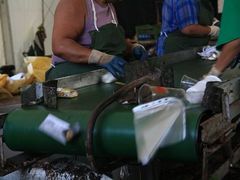 Třídící linka, kterou projdou desítky tun odpadků, zůstává návštěvníkům ukrytá