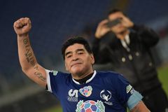 Maradona se při charitativní exhibici pohádal s Verónem, do šatny ho raději odvedli