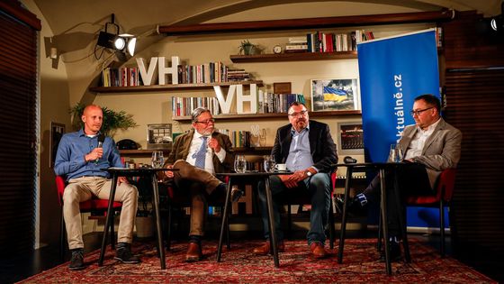 Debata Aktualne.cz v knihovně Václava Havla