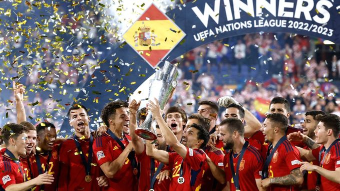 Španělští fotbalisté slaví titul v Lize národů 2023.