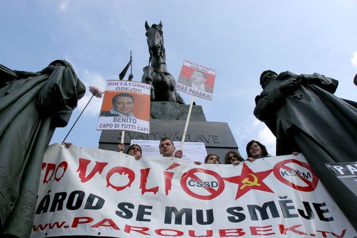 Demonstrace za odstoupení Paroubka