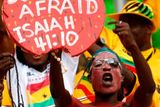 Ghana se ovšem nezalekla a snad i díky inspiraci od starozákonního proroka Izajáše po výhře 1:0 postoupila.