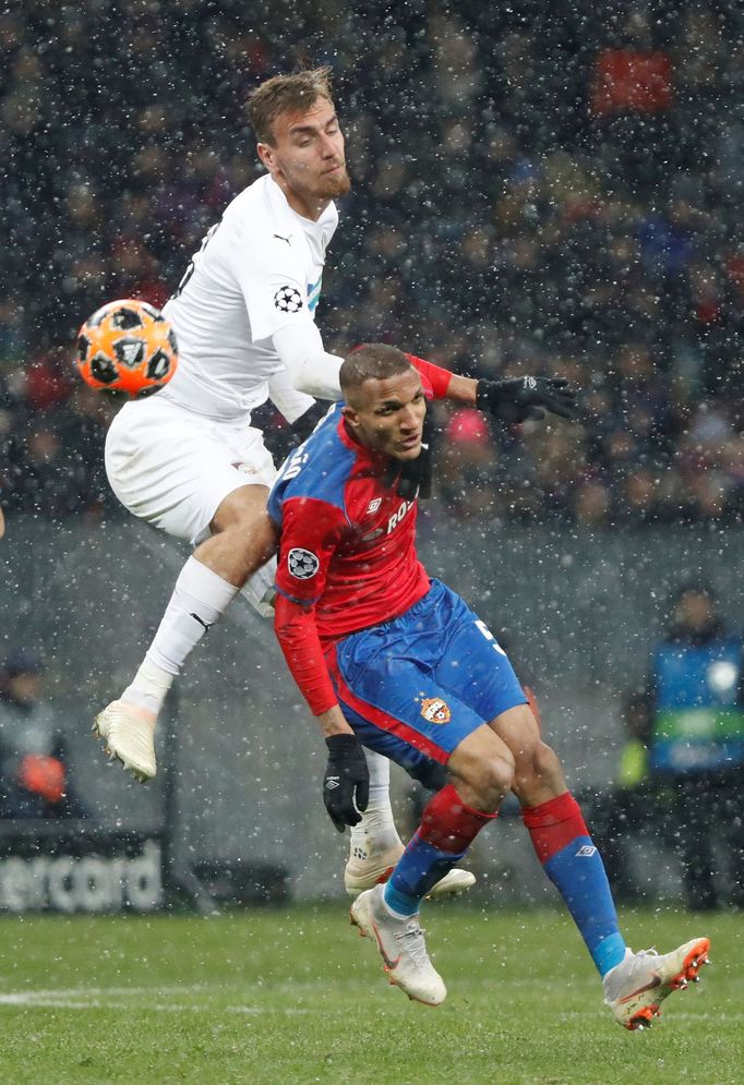 fotbal, Liga mistrů 2018/2019, CSKA Moskva - Viktoria Plzeň, Tomáš Chorý a Rodrigo Becao