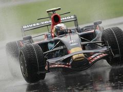 Sebastian Vettel na mokré trati v Monze