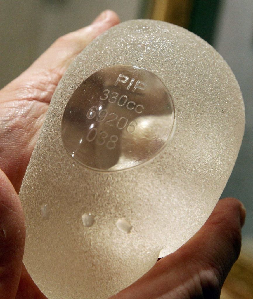 Defektní silikonové prsní implantáty společnosti PIP