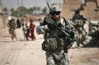 USA privatizují válku v Iráku. Soukromníci vydělávají