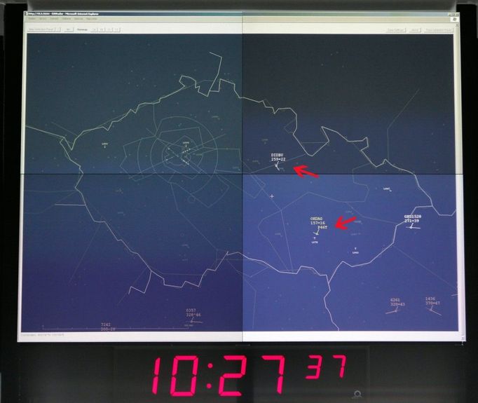 V 10.27 jsou v letovém prostoru ČR ve vzduchu pouze dvě letadla, a to ve výšce do 6km. Nad ní je provoz pozastaven do odvolání.