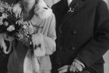 Svatební fotografie novomanželů Milady a Bohuslava Horákových, únor 1927.