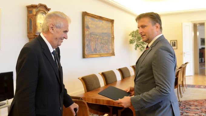 Prezident Miloš Zeman a ministr spravedlnosti Jan Kněžínek.