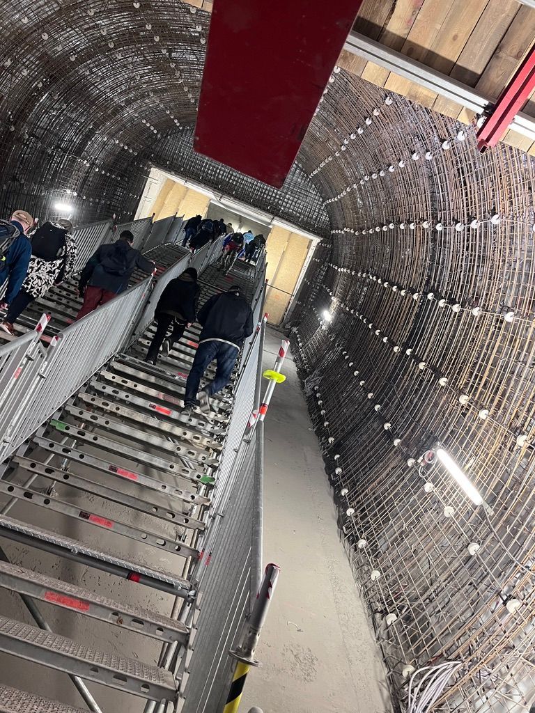 den otevřených dveří stavba metra D úsek Pankrác Olbrachtova