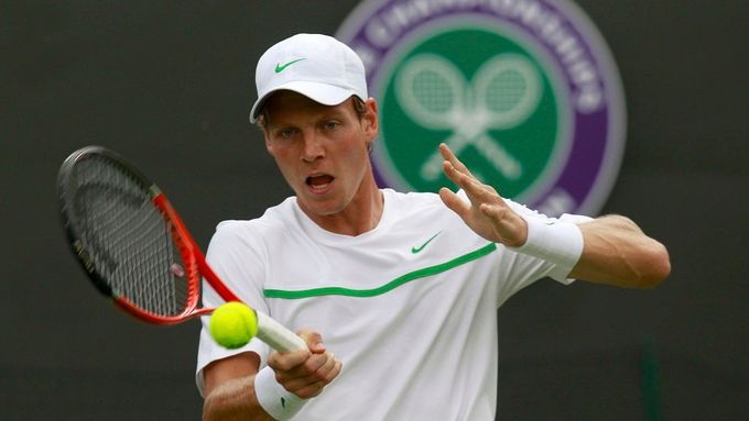 Berdych zahájil Wimbledon suverénním vítězstvím, pak se spustil liják