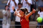 Karolína Muchová slaví životní triumf nad druhou hráčkou světa a zahraje si finále grandslamu.