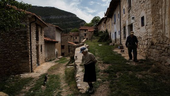 Foto: Ve španělské vesnici bydlí jen dva lidé. Mají dvacet koček, psa a jsou spokojení