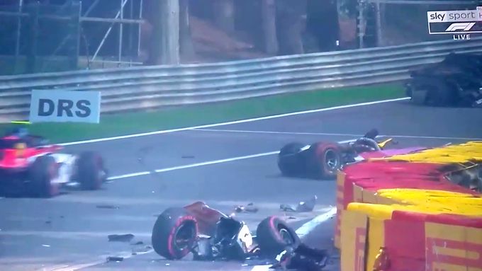Děsivá havárie ve Formuli 2 ve Spa-Francorchamps.
