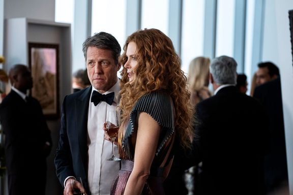 Na snímku z Mělas to vědět jsou Hugh Grant v roli Jonathana Frasera a Nicole Kidmanová jako Grace Fraserová.