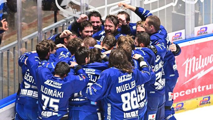 Mistrovská radost hokejistů Komety Brno.