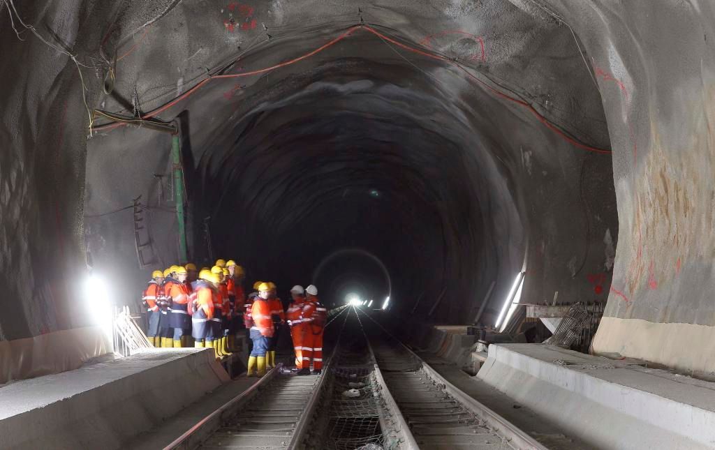 Nejdelší železniční tunel světa