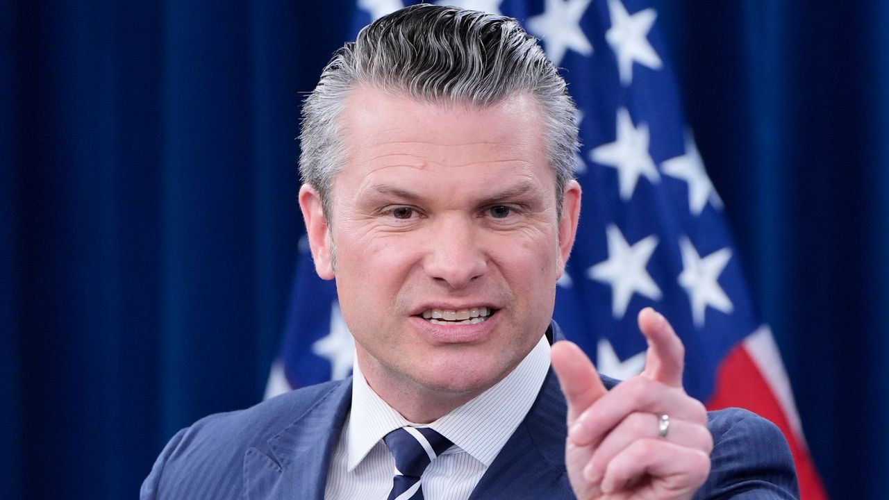 "Odvážná a brilantní" operace, USA zničily íránský jaderný program, chlubí se Hegseth
