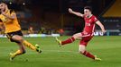 Diogo Jota z Liverpoolu dává gól v zápasu s Wolverhamptonem