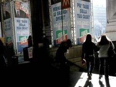Italská volební kampaň pokračuje. Po pár týdnech mediální kampaně se však mění výsledky a doposud vedoucí levice začíná ztrácet.