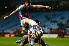 Aston Villa díky penaltě v nastavení ukončila bídnou sérii
