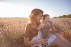 Příběh single mámy. Jak zvládá skloubit prázdniny, práci a prázdný účet?