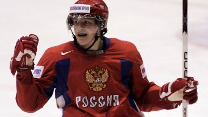 Rus Alexej Čerepanov se raduje z gólu v zápase o třetí místo MS dvcetiletých proti USA.