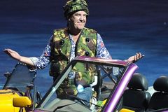 Clarksona lákají Rusové, nabízejí mu vlastní vojenskou show