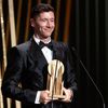 Zlatý míč 2022: Robert Lewandowski (FC Barcelona) s trofejí Gerda Müllera