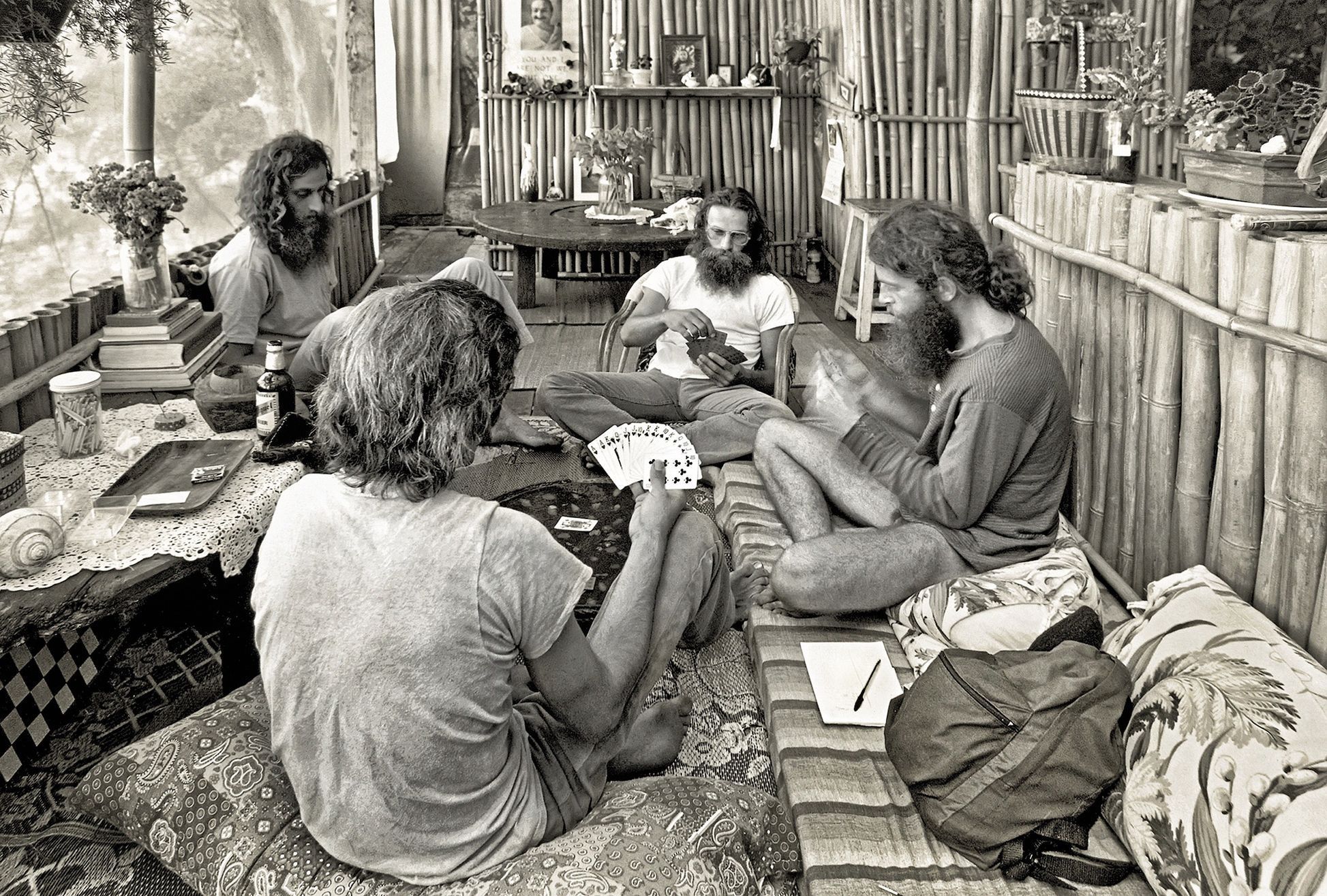 John Wehrheim: Paradise Lost. Ukázky z výstavy fotografií z kempu hippies v Galerii Hlavního města Prahy (Dům U Kamenného zvonu)