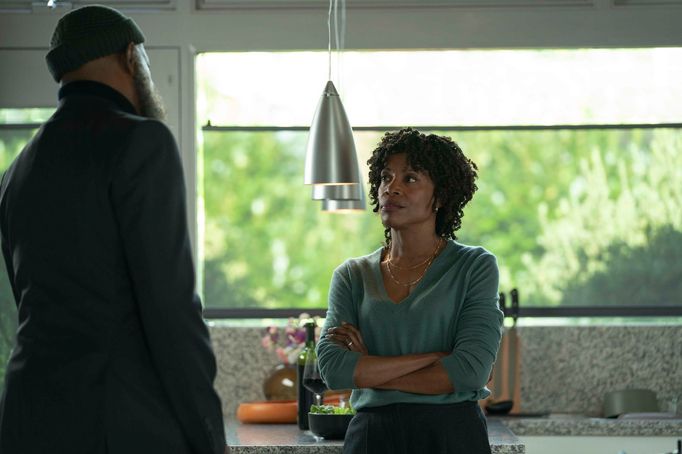 Samuel L. Jackson jako Nick Fury a Charlayne Woodard coby Priscilla.