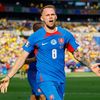 Ondrej Duda slaví gól v zápase Eura 2024 Rumunsko - Slovensko