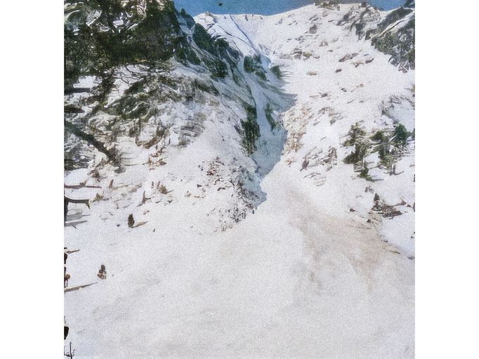 Místo častých sesunů lavin mezi Patriou a Malou Baštou, Vysoké Tatry. Na snímku je zobrazen Žlab ze sedla pod Skokom. Nedatováno (cca 70. léta)