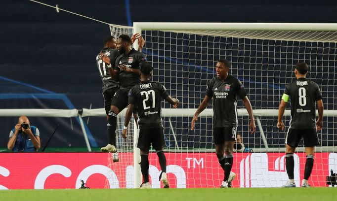 Manchester City - Olympique Lyon. Gólová radost Olympique.