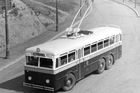 Zkušební jízda trolejbusu Praga TOT č. 303 ve Střešovicích v červnu 1936, dva měsíce před zahájením pravidelného provozu.