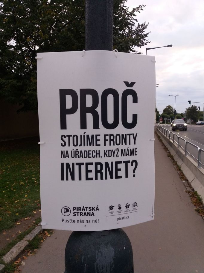 Piráti v kampani: Proč stojíme fronty na úřadech, když máme internet?