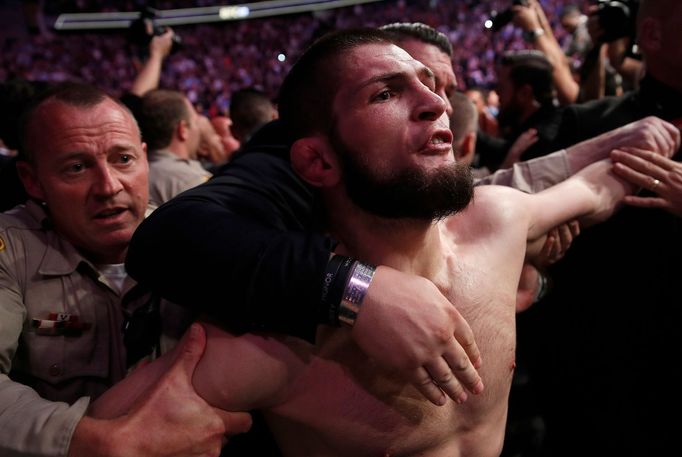 Chabib Nurmagomedov při zápase proti Conoru McGregorovi.