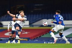 Nejlepší střelec Premier League se trefil dvakrát, Tottenham si ale veze jen bod