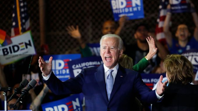 Dočkal se. Joe Biden se stal prezidentským kandidátem demokratů. A slibuje, že porazí "nebezpečí z Marsu".