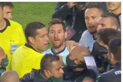 "Co je, plešoune?" Messi neudržel nervy, soupeře urážel i nejhrubšími vulgaritami