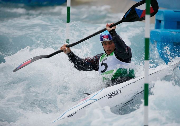 Český kajakář Vavřinec Hradílek sjíždí kanál Lee Valley White Water Centre v kategorii (K1) na OH 2012 v Londýně.