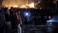 NÁMĚSTÍ TAHRÍR. Na Oscara 2014 je nominovaný dokument o revoluci v Egyptě. V oscarovém klání se potkává s loňským vítězem Jednoho světa - snímkem Umění zabíjet. Strhující dokument sleduje několik lidí, jejichž osudy se prolínají s příběhem Egypta posledních let. Film získal také diváckou cenu za nejlepší dokument na festivalu Sundance 2013.